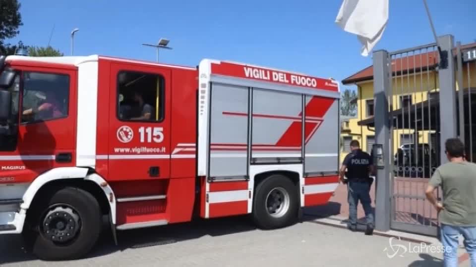 Milano, incendio al centro di accoglienza: diversi intossicati