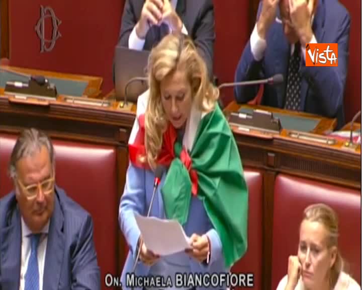 Biancofiore (FI) interviene in Aula con tricolore sulle spalle, battibecco col vicepresidente