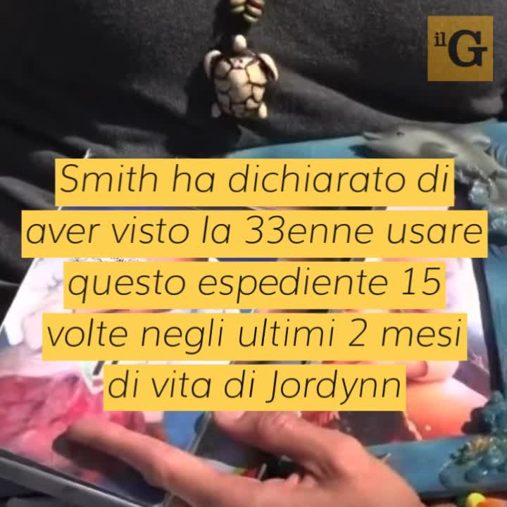 Dà eroina alla figlia di un anno per farla dormire, la bimba va in