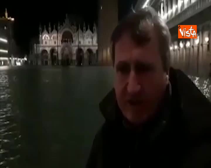 Acqua alta Venezia, il sindaco Brugnaro: “Dichiareremo stato calamità, Mose va finito al più presto”