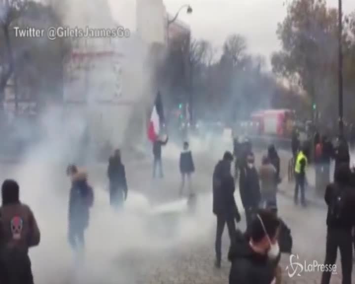 Francia: anniversario gilet gialli, tensione in piazza