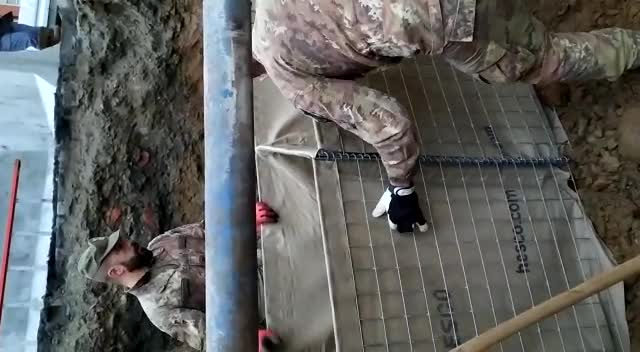 Gli "hesco bastion" di sicurezza contro la bomba