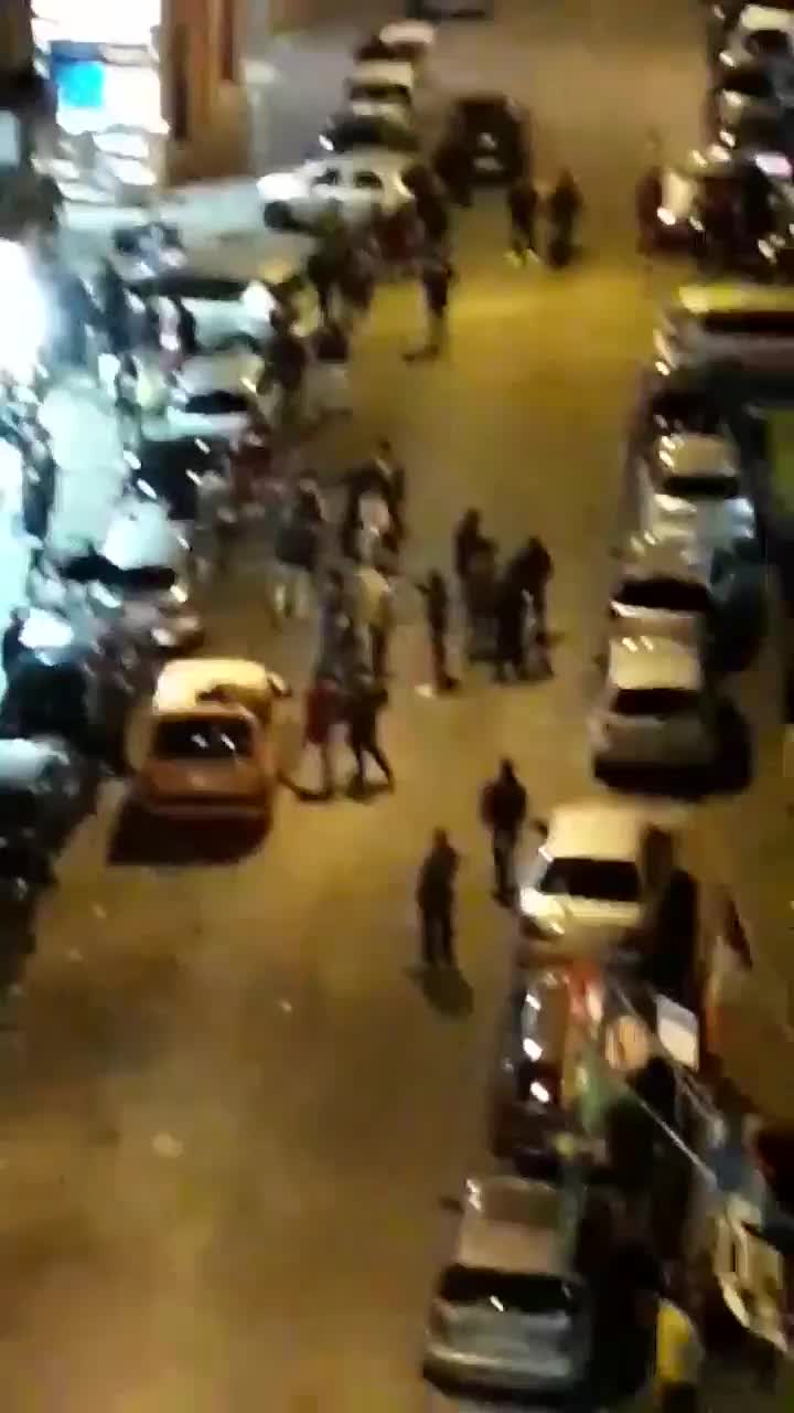 Il video della rissa tra extracomunitari
