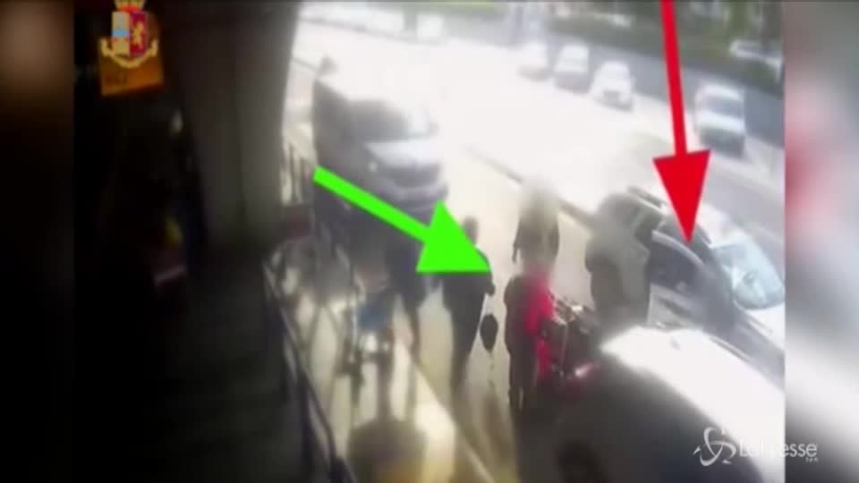 Fiumicino, gli chiede tariffa standard: tassista tira un pugno a un cliente